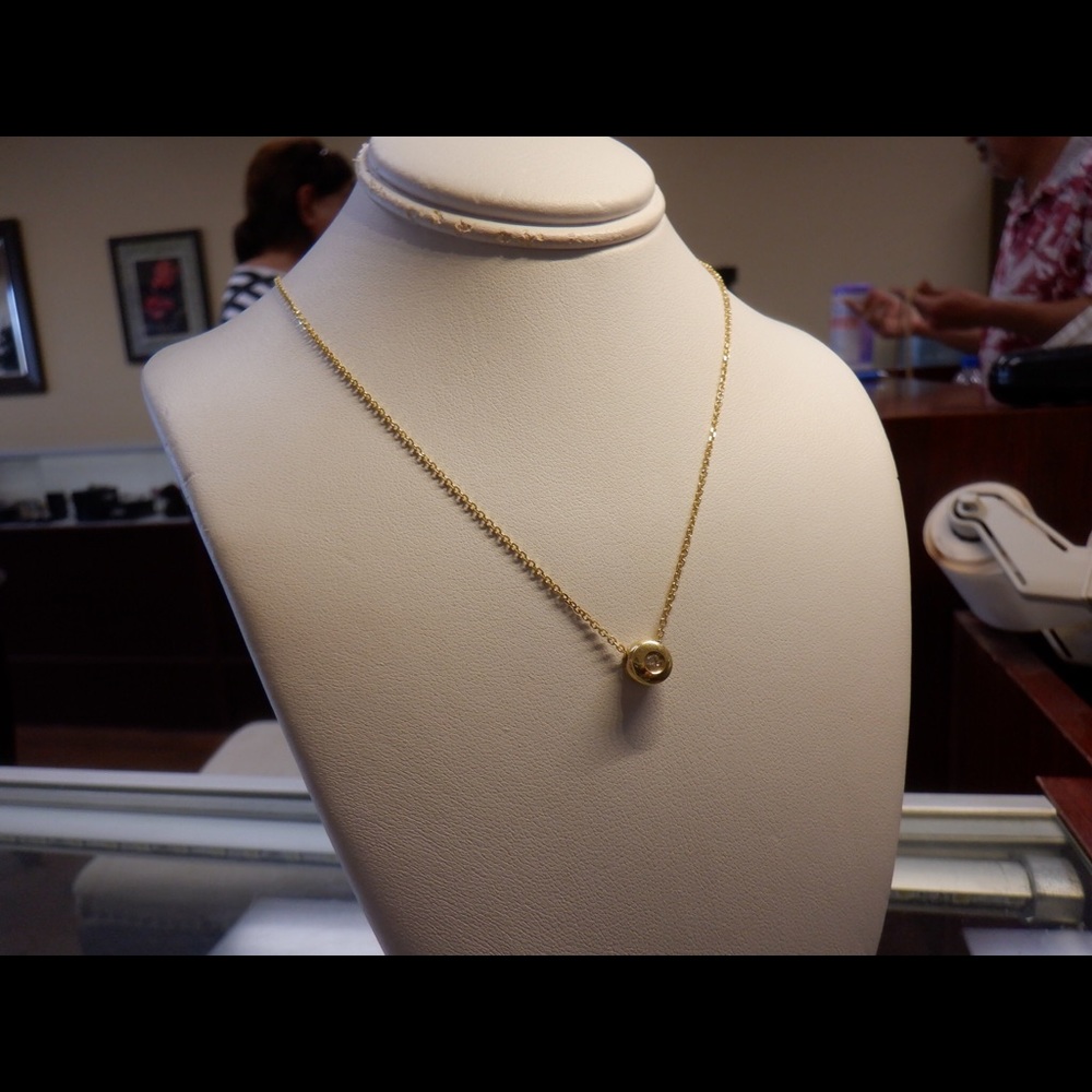 14k yellow gold round diamond pendant. - Picture 2 of 4